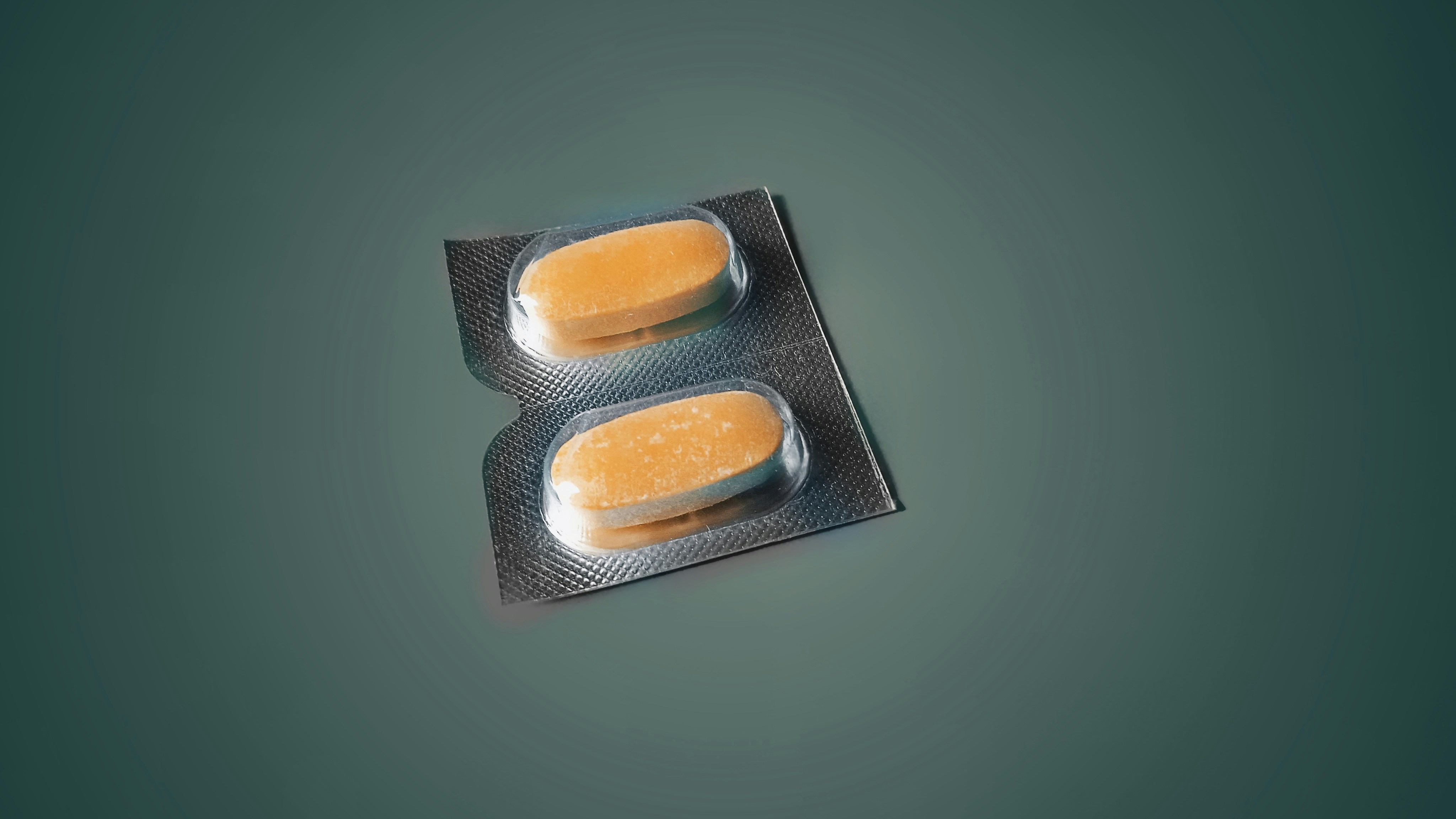 Biotin i štitnjača: zašto dodaci za kosu i nokte mogu iskriviti TSH, FT4 i FT3